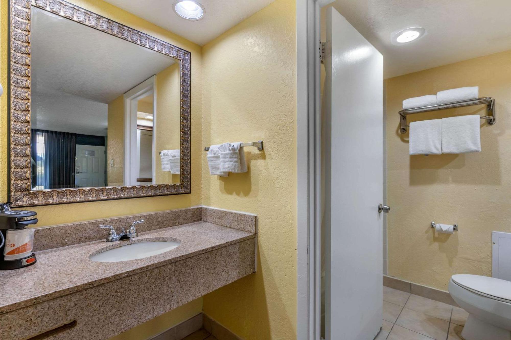 Clarion Inn Orlando International Drive - Icon Park Williamsburg Bagian luar foto