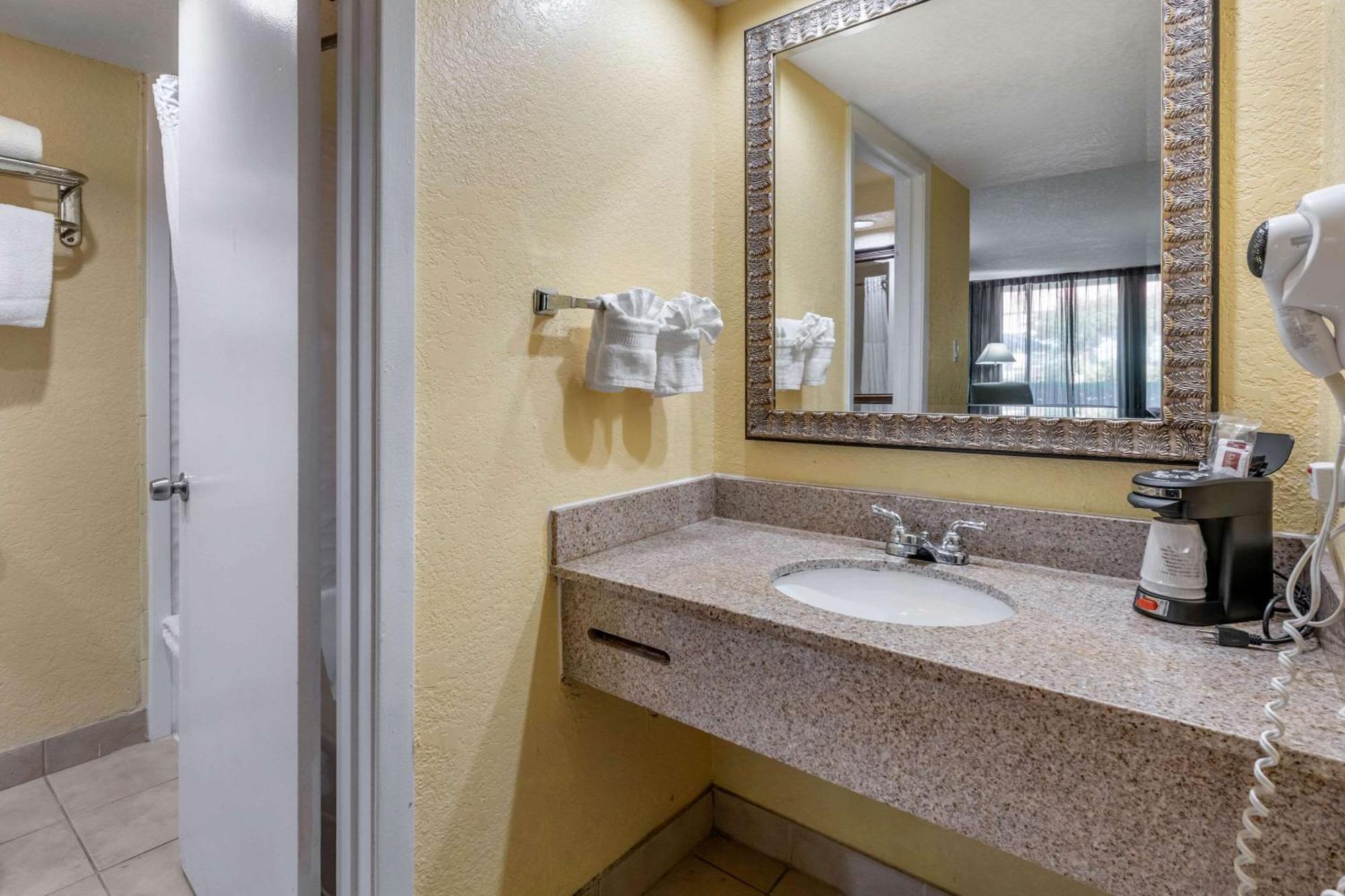 Clarion Inn Orlando International Drive - Icon Park Williamsburg Bagian luar foto